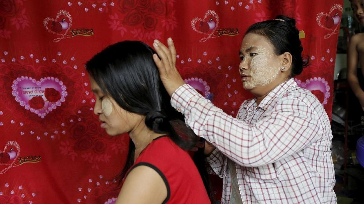 FOTO: Mengais Bisnis Secemerlang Mutiara 'Rambut Myanmar'