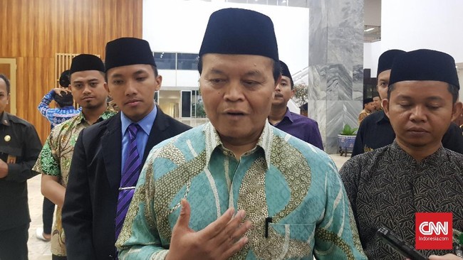 PKS menilai penyeragaman melalui UN bukan solusi, sebab pemerintah tak bisa memberikan input yang sama terhadap seluruh sekolah.