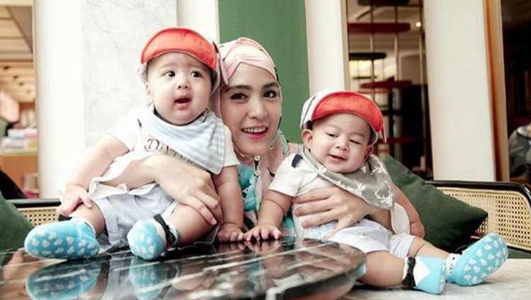 April Jasmine kembali mengenang masa-masa kehamilan keduanya. Banyak hal yang membekas di hati dan pikirannya.