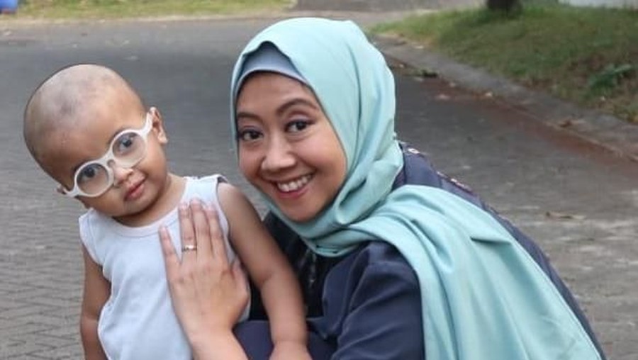 Kisah empat artis Indonesia yang foto anaknya dicatut oleh oknum tak bertanggung jawab.