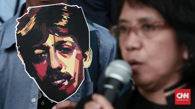 Tiga anggota tim ad hoc kasus Munir terdiri dari Ahmad Taufan Damanik, Sandrayati Moniaga, dan Usman Hamid.