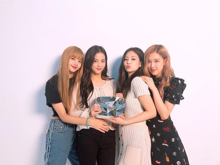 Akan Konser di Indonesia, Ini Pesona 4 Personel BlackPink BlackPink akan menggelar konser di Indonesia di 2019. Sebelum menonton konsernya, Insertizen intip dulu yuk pesona dari personel BlackPink.