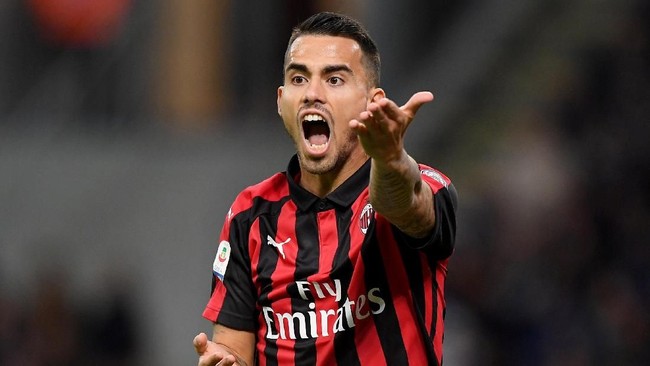 AC Milan berhasil masuk zona Liga Champions setelah menang dramatis atas Genoa dalam laga Liga Italia di San Siro, Rabu (31/10).