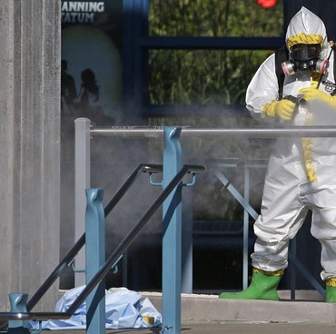 Pengantin Wanita Positif Corona, Pasangan Ini Nikah Pakai Baju Hazmat