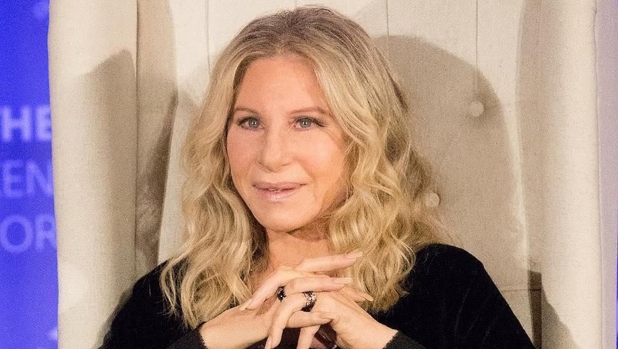 Barbra Steisand pernah membintangi film ini di tahun 1976, kini ia memuji Lady Gaga yang membintangi remake film itu.