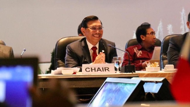 Menko Kemaritiman Luhut Binsar Panjaitan yakin pertumbuhan ekonomi Indonesia pada 2024 bisa menyentuh tujuh persen kalau kondisi global membaik.