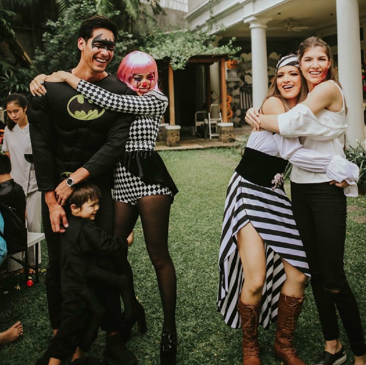 <p>Nggak kalah 'seram', Jessica Iskandar, ibu dari El Barack ini juga ikut seru-seruan bareng teman dan keluarganya. (Foto: Instagram/inijedar)</p>
