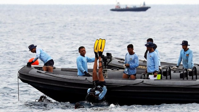Penyelam TNI AL sempat mendeteksi sinyal diduga dari CVR Lion Air PK-LQP yang masih belum ketemu. Namun, saat didekati sinyal tersebut hilang.