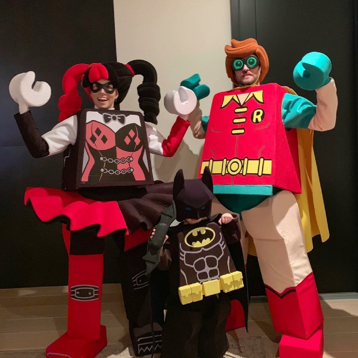 <p>Justin Timberlake dan sang istri, Jessica Biel juga si kecil Silas jadi keluarga Lego. Aaw, senang banget lihat kekompakan mereka. (Foto: Instagram/justintimberlake)</p>