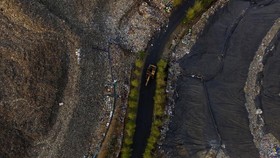 Jokowi Resmikan Pengolahan Sampah Listrik di Surabaya