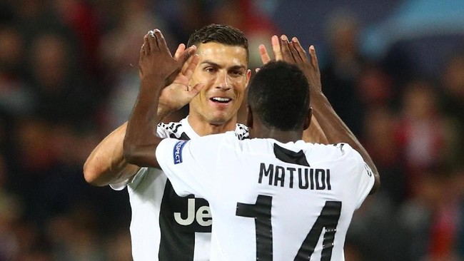 Blaise Matuidi mengatakan para pemain Juventus merasa kuat jika bermain bersama Cristiano Ronaldo yang dinilainya tak pernah lelah.