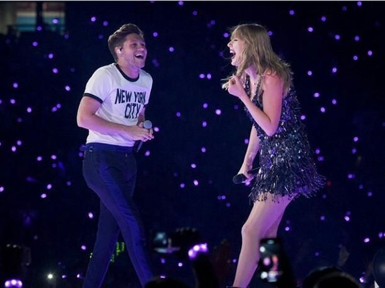 Konser Taylor Swift bertajuk Reputation Tour 2018 akan segera berakhir. Selama konsernya, Swift mengajak beberapa penyanyi lain untuk tampil di atas panggung.