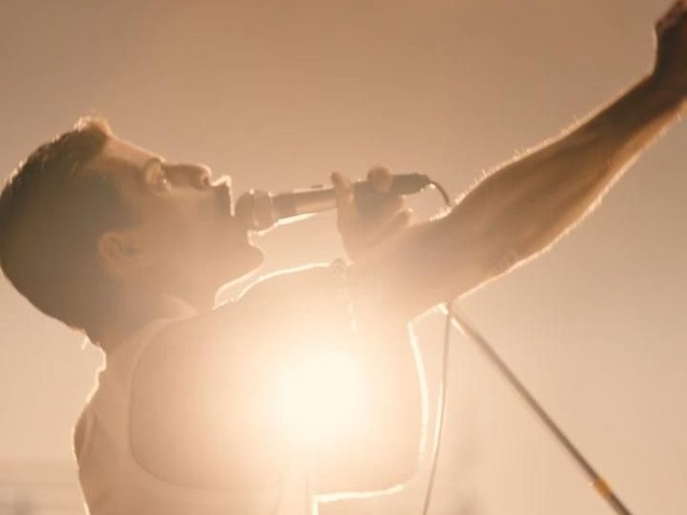 Bohemian Rhapsody bercerita Queen yang menggemparkan stadion Wembley, London, dalam festival Live Aid. Dari film ini terungkap fakta-fakta menarik dari Queen.