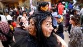 NYALANG: Semarak Parade Membelah Kelam Dalam foto unik pilihan CNNIndonesia.com pekan ini, ada parade perayaan Halloween, hingga perjalanan ribuan kilometer para imigran yang mencari penghidupan.
