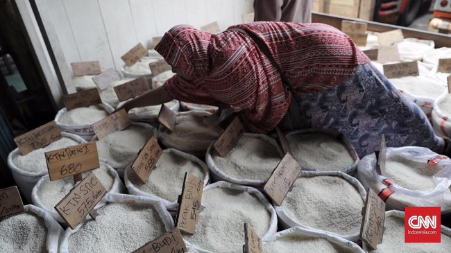Perusahaan Umum Bulog mengklaim operasi pasar beras di Pasar Induk Beras Cipinang (PIBC) sukses menekan harga beras jenis medium menjadi Rp9.050 per kg.
