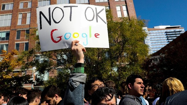 Karyawan Google di seluruh dunia melakukan aksi keluar dari kantor (walk-out) pada Kamis (1/11) karena kasus pelecehan seksual dalam perusahaan.
