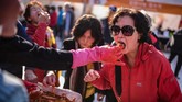 FOTO: Korea Pecahkan Rekor Dunia Pembuat Kimchi Terbanyak Festival pembuatan kimchi berlangsung di Seoul beberapa waktu lalu. Ajang ini juga memecahkan rekor dunia pembuatan kimchi dengan jumlah orang terbanyak.