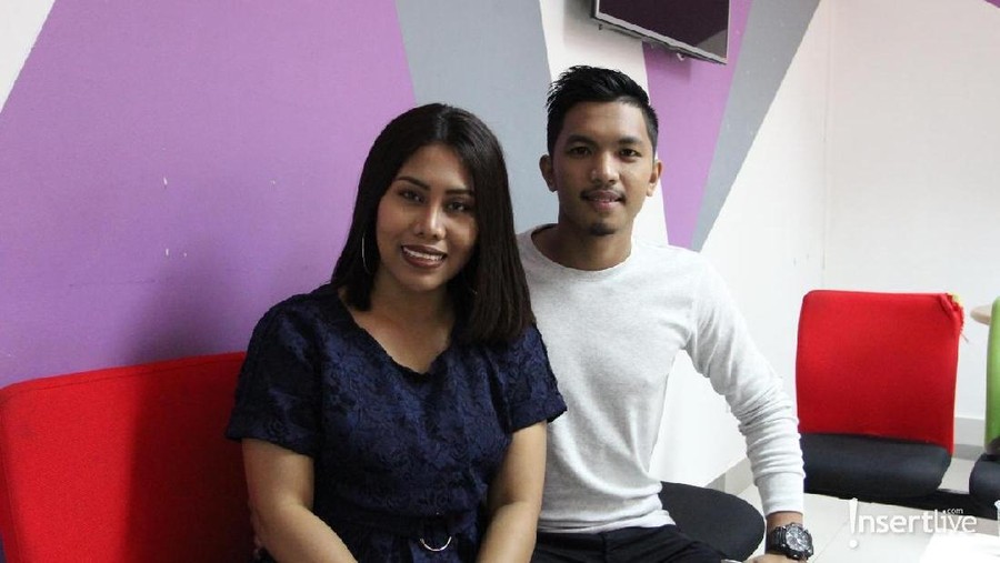 Pasca resmi menikah, Evi Masamba dan sang suami ternyata menunda hadirnya momongan.
