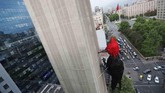 NYALANG: Semarak Parade Membelah Kelam Dalam foto unik pilihan CNNIndonesia.com pekan ini, ada parade perayaan Halloween, hingga perjalanan ribuan kilometer para imigran yang mencari penghidupan.