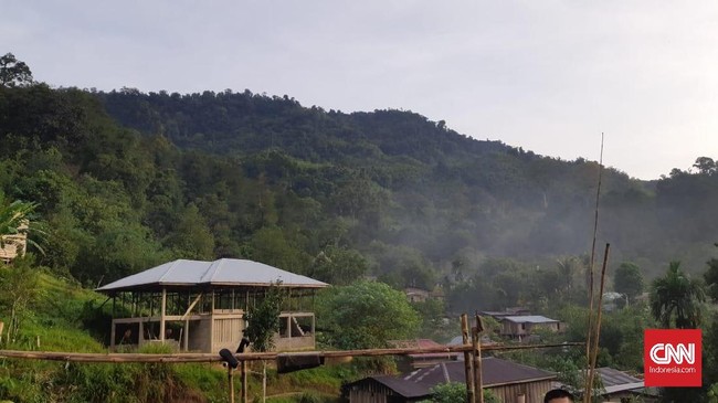 Suasana Dusun Gun Tembawang, Desa Suruh Tembawang, Kecamatan Entikong, Kabupaten Sanggau, Kalimantan Barat yang merupakan perbatasan darat Indonesia-Malaysia, 30 Oktober 2018. (CNNIndonesia/Setyo AJi)