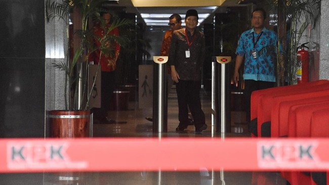 KPK menyesalkan lemahnya pengawasan dari Kementerian PUPR sehingga berimbas pada maraknya kasus suap dalam proyek sistem penyediaan air minum.