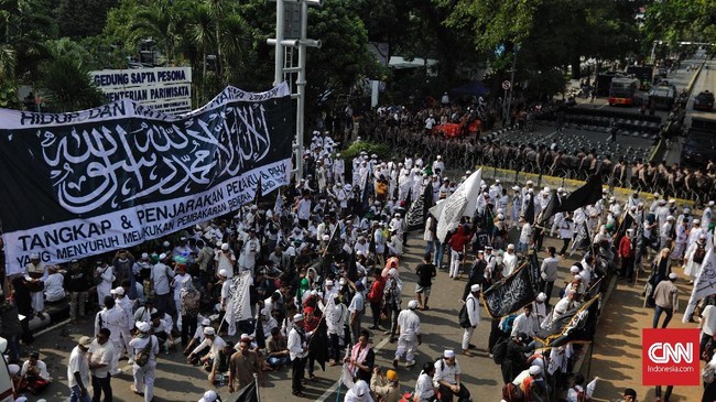 Kata Wiranto, aksi itu telah ditunggangi oleh para anggota eks HTI yang berusaha ingin tetap eksis di Tanah Air.