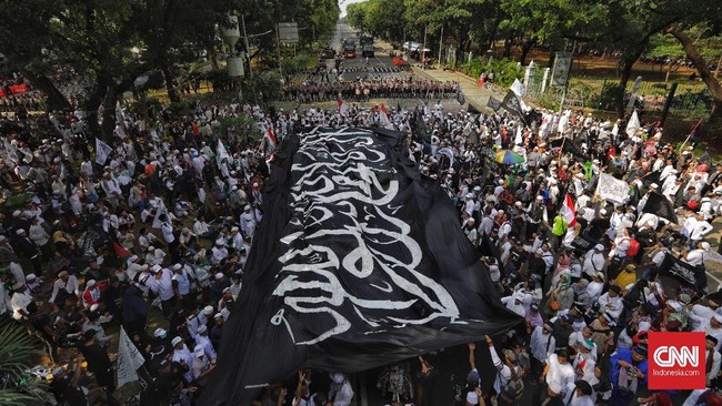Menkopolhukam Wiranto akan menggelar pertemuan antara seluruh ormas Islam di Indonesia untuk membahas identitas bendera dengan kalimat tauhid.