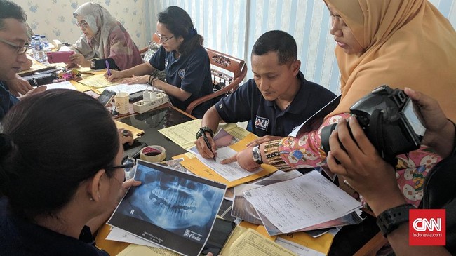 Salah satu keluarga korban mempertanyakan belum teridentifikasinya bayi yang menjadi korban jatuhnya Lion Air JT610. Diketahui ada dua bayi yang jadi korban.