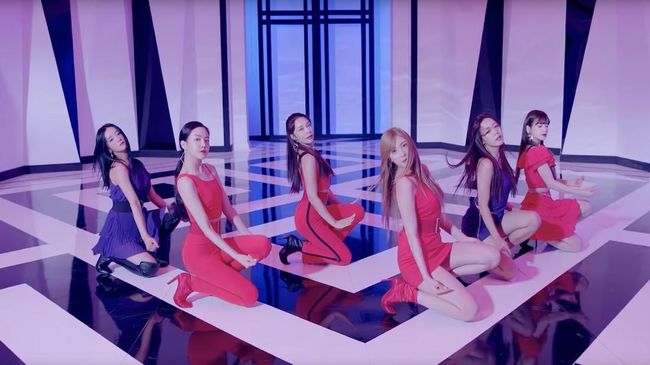 Para Pink Panda beramai-ramai menyerukan tagar #JusticeForApink setelah melihat Apink diperlakukan tak adil di KBS Song Festival 2019, Jumat (27/12). 