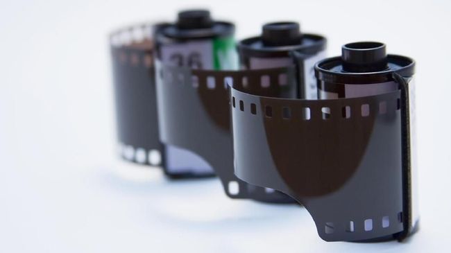 Film dengan ISO dibawah 800 tidak akan terpengaruh dengan radiasi x-ray ketika pemeriksaan barang bawaan kabin.