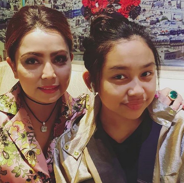 <p>Mirip kakak adik ya Bunda <a href="https://hot.detik.com/celeb/4232979/pengumuman-mayangsari-kini-punya-akun-instagram" target="_blank">Mayangsari</a> dengan Khirani. (Foto: Instagram @mayangsaritrihatmodjoreal)<br /><br /></p>
