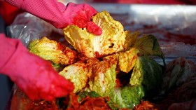 FOTO: Korea Pecahkan Rekor Dunia Pembuat Kimchi Terbanyak