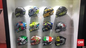 Cara Bikin Kaca Helm Jadi Antiair Saat Musim Hujan