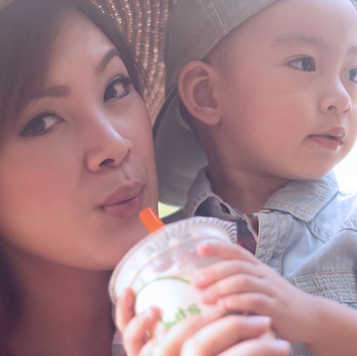 <p><a href="https://food.detik.com/foto-kuliner/d-4283886/10-momen-kulineran-laura-lazarus-mantan-pramugari-yang-selamat-dari-maut/1" target="_blank">Laura Lazarus</a> adalah mantan pramugari Lion Air yang berhasil lolos dari kecelakaan pesawat. (Foto: Instagram @lauralazarus)</p>