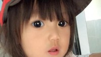 <p>Perkenalkan ini Issan, <a href="https://news.detik.com/foto-news/4264557/senyum-ketegaran-jihan-bocah-korban-gempa-sulteng-yang-viral" target="_blank">balita</a> asal Thailand yang sempat viral berkat wajahnya yang mirip boneka. (Foto: Facebook/tawan.techa)</p>