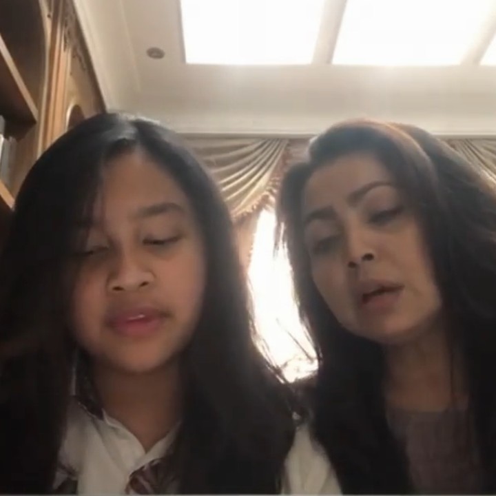 <p>Kompaknya ketika Khirani bermain piano dan Bunda <a href="https://hot.detik.com/celeb/4172153/gaya-kece-mayangsari-nonton-opening-ceremony-asian-games-2018" target="_blank">Mayangsari</a> menyanyi. (Foto: Instagram @mayangsaritrihatmodjoreal)</p>