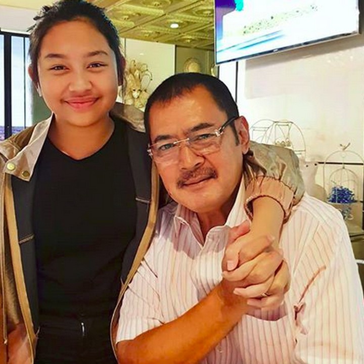 <p>Khirani dekat dengan Ayah Bambang.  (Foto: Instagram @mayangsaritrihatmodjoreal)<br /><br /></p>