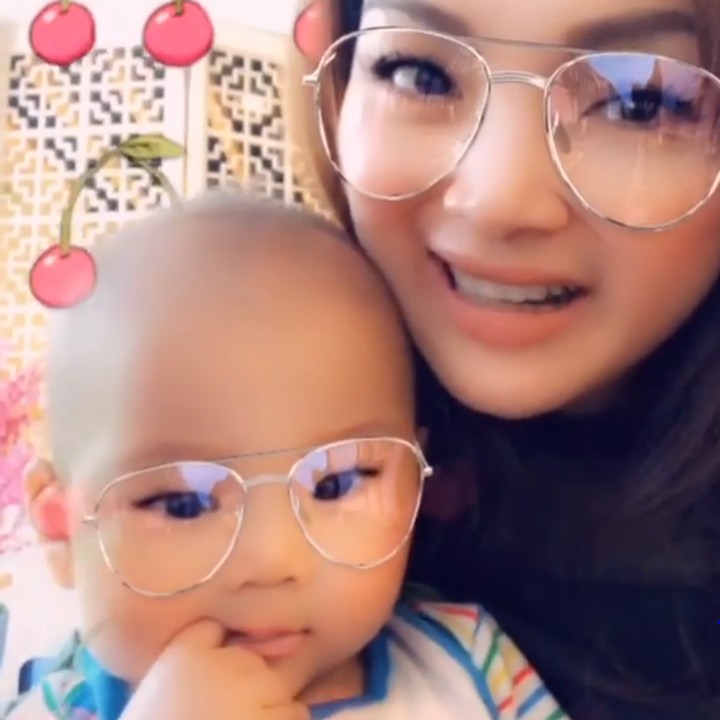 <p>Wefie dengan keponakannya yang menggemaskan. (Foto: Instagram @lauralazarus)</p>