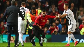 Pistol Mainan Masuk Old Trafford, Man United Tinjau Keamanan