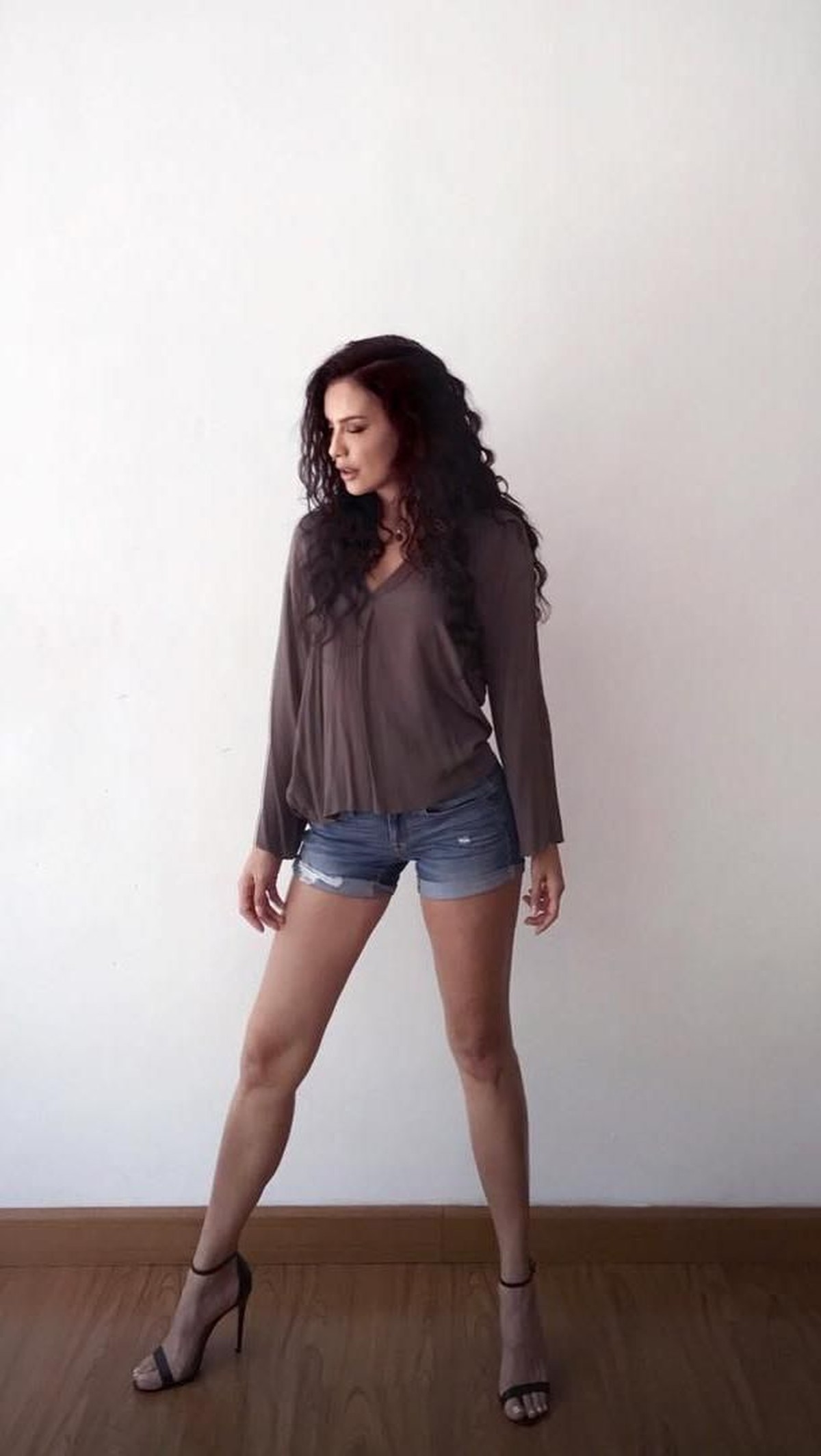 Memasuki usia 48 tahun aktris cantik&comma; Sophia Latjuba&comma; dikenal sebagai salah satu artis tanah air yang awet muda&period; Penampilannya pun selalu terlihat bak remaja&period;