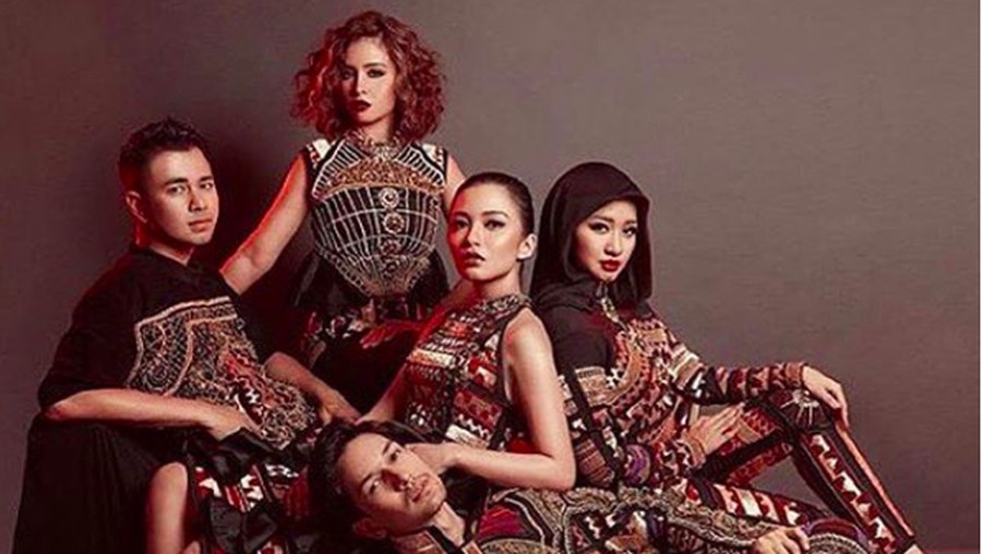Grup musik BBB yang dibentuk tahun 2006 sempat menarik perhatian publik kala itu, lima hal hits ini juga telah ditorehkan oleh grup ini.