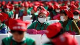 FOTO: Korea Pecahkan Rekor Dunia Pembuat Kimchi Terbanyak Festival pembuatan kimchi berlangsung di Seoul beberapa waktu lalu. Ajang ini juga memecahkan rekor dunia pembuatan kimchi dengan jumlah orang terbanyak.