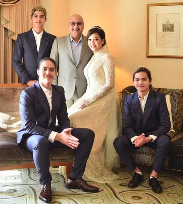 Syahrini dan Reino Barack menikah di Jepang tanpa mengundang media. Selain pasangan 'Syahreino' masih banyak pasangan artis yang juga menikah diam-diam, Bun.