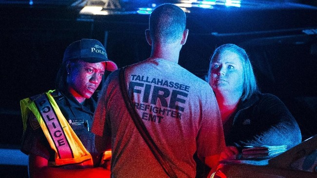 Kepolisian AS mengumumkan pelaku penembakan yang menewaskan 12 pengunjung bar di California bernama Ian Davaid Long, mantan anggota marinir.