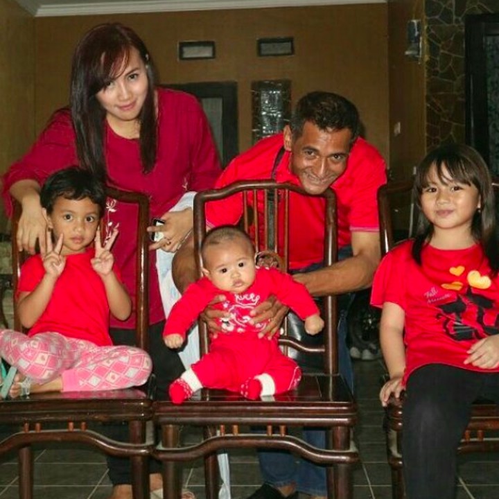<p>Kebersamaan seperti ini bisa jadi kenangan indah yang tak akan terlupa untuk keluarga <a href="https://hot.detik.com/celeb/d-4284976/jajang-c-noer-sempat-menyesal-tak-sempat-hubungi-george-taka?_ga=2.238570112.104136303.1540779567-1198794712.1536556213" target="_blank">George Taka</a>. Selamat jalan, George Taka. Semoga engkau tenang di sisi-Nya. (Foto: Instagram/ @destytaka)</p>