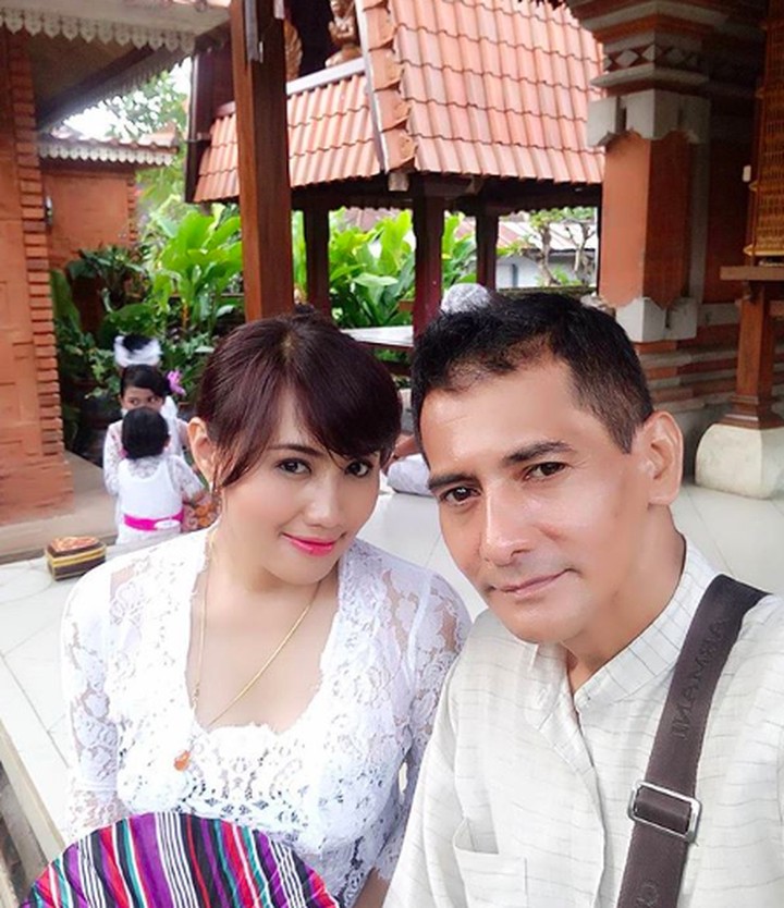 Mengenang Kebersamaan Mendiang George Taka dan Keluarga