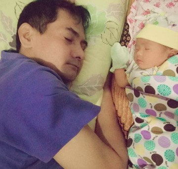 Mengenang Kebersamaan Mendiang George Taka Dan Keluarga Foto 7