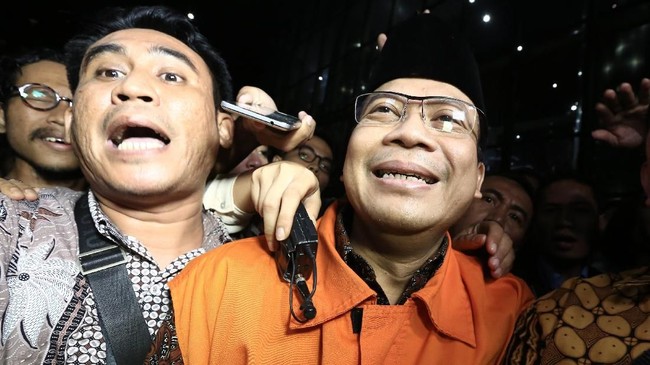Taufik ditetapkan sebagai tersangka kasus suap perolehan anggaran DAK fisik pada perubahan APBN tahun anggaran 2016 untuk alokasi APBD-P Kabupaten Kebumen.