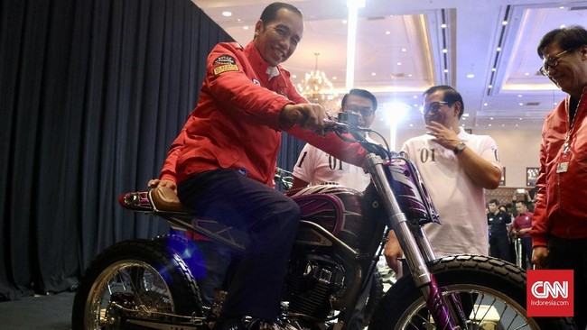 Presiden Joko Widodo menginstruksikan bupati se-Indonesia fokus mempermudah investasi di daerah agar pertumbuhan ekonomi dalam negeri bisa dipacu.