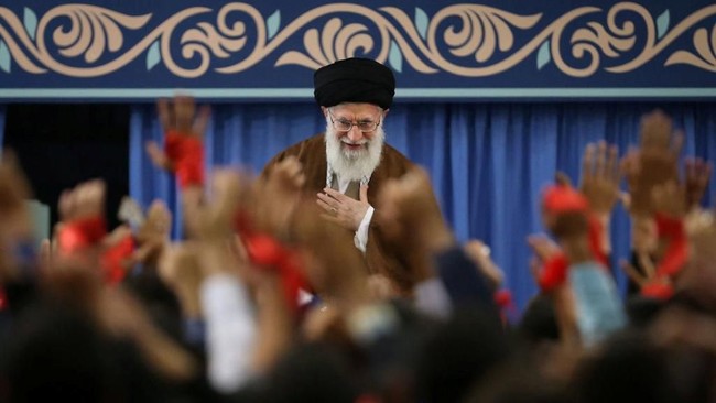 Iran memutuskan tidak mengampuni Nizar Zakka, napi yang diduga sebagai mata-mata AS, saat Idul Fitri.